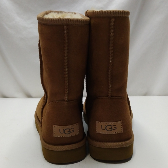 UGG Classic Short II Boots in Chestnut - Picture 5 of 8